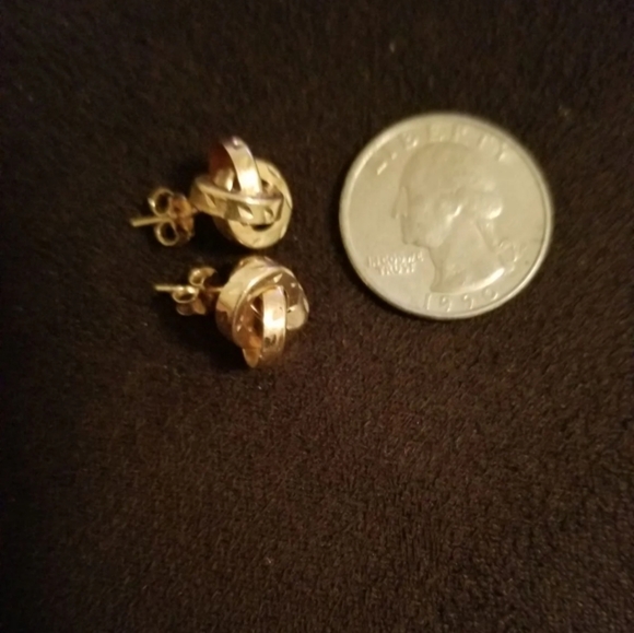 14kt Solid Gold Swirl Stud Earrings - Picture 6 of 7